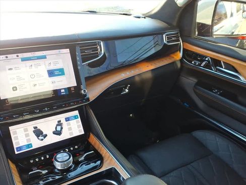 Used 2022 Jeep Grand Wagoneer Series III image 14