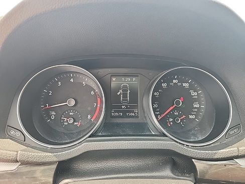 Used 2018 Volkswagen Passat 2.0T SE FWD image 5