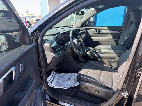 Used 2025 Buick Enclave Preferred image 9