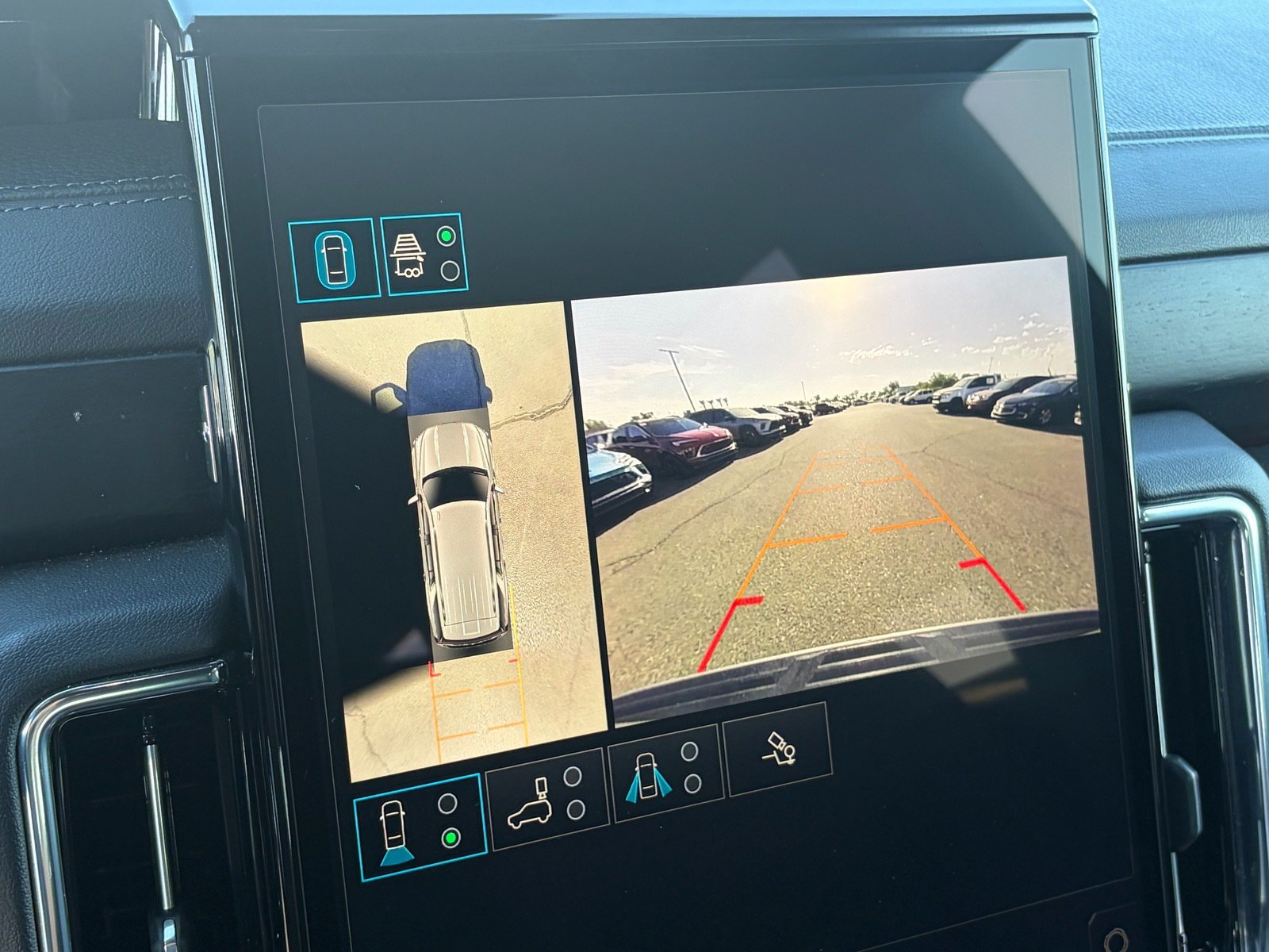 Used 2025 GMC Yukon Denali RWD image 26