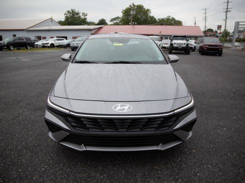 Used 2025 Hyundai Elantra SE image 8