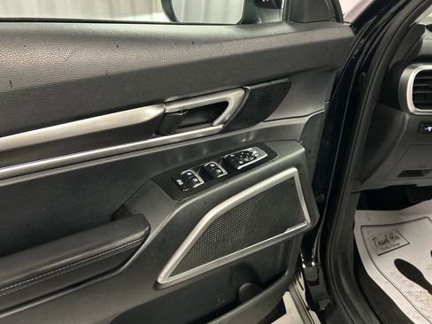 Used 2025 Kia Telluride S FWD image 12