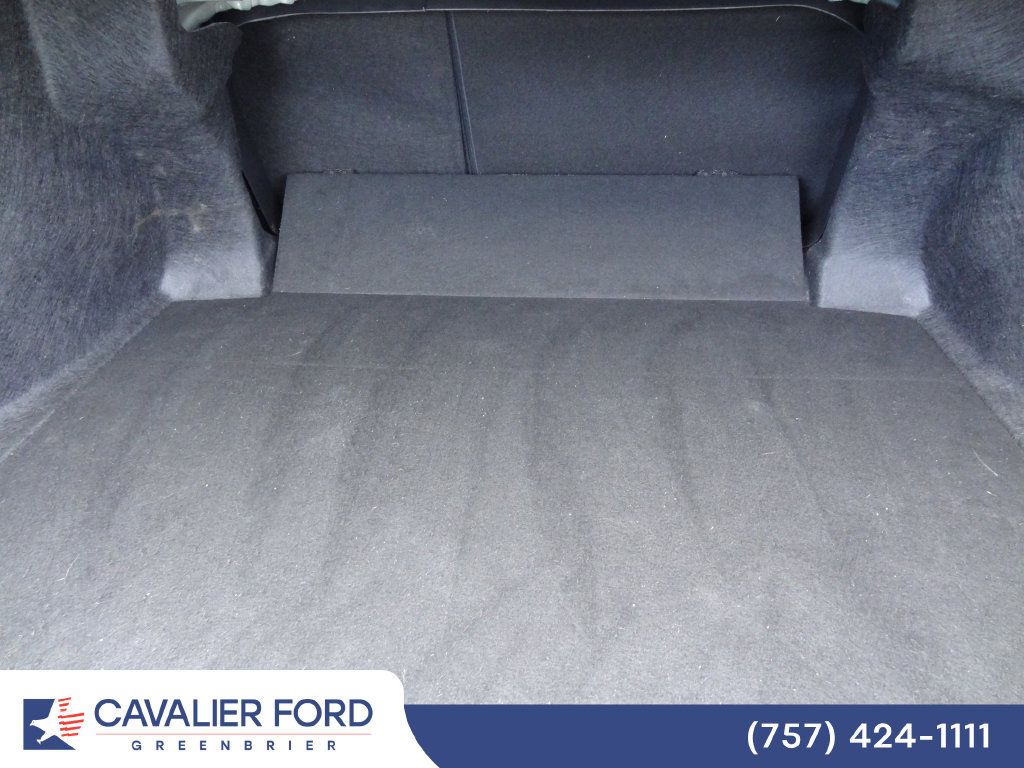 Used 2025 Toyota Camry SE FWD image 9