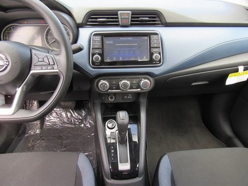 Certified 2025 Nissan Versa SV image 18