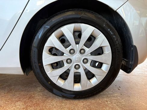 Used 2016 Hyundai Elantra GT image 23