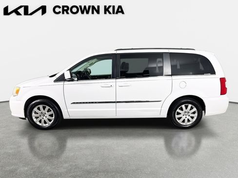 Used 2014 Chrysler Town & Country Touring image 8