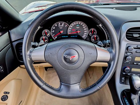 Used 2006 Chevrolet Corvette Convertible w/ Preferred Equipment Group image 31