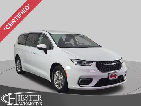 Used 2023 Chrysler Pacifica Touring-L FWD image 1