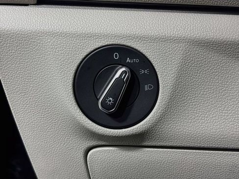 Certified 2023 Volkswagen Jetta SE FWD image 11