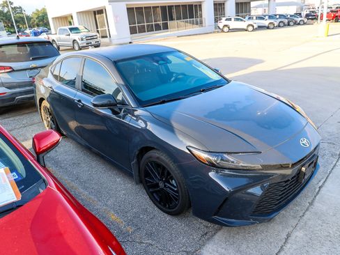 Used 2025 Toyota Camry LE FWD image 7