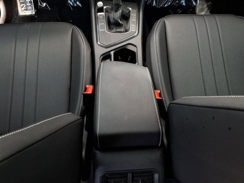Certified 2022 Volkswagen Tiguan SE R-Line image 27
