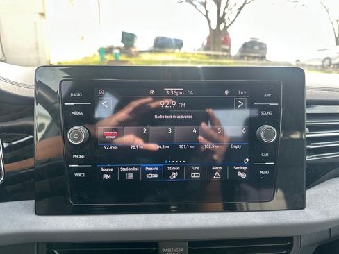 Used 2025 Volkswagen Jetta SE image 14