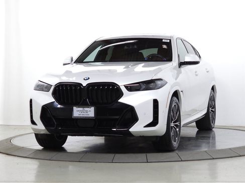 Used 2025 BMW X6 xDrive40i w/ Climate Comfort Package image 4