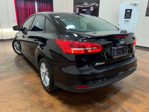 Used 2018 Ford Focus SE image 2