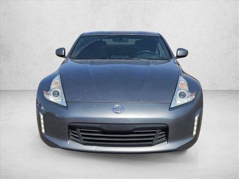 Used 2016 Nissan 370Z Coupe RWD image 2