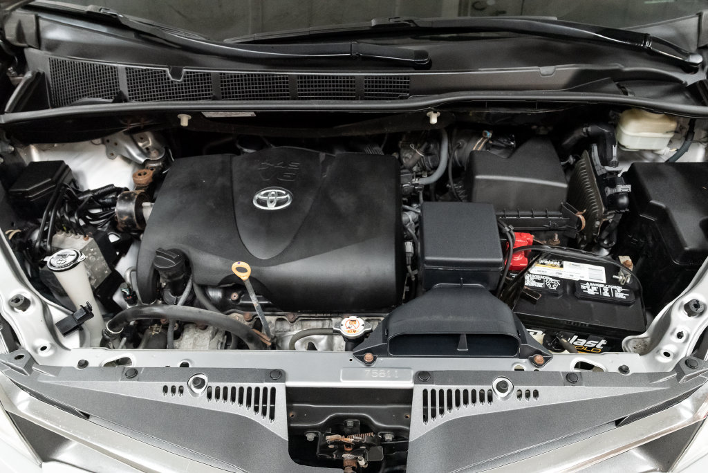 Used 2018 Toyota Sienna XLE Premium FWD image 3