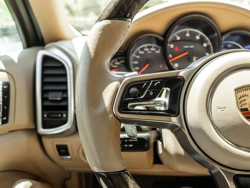 Used 2016 Porsche Cayenne AWD/4WD image 24