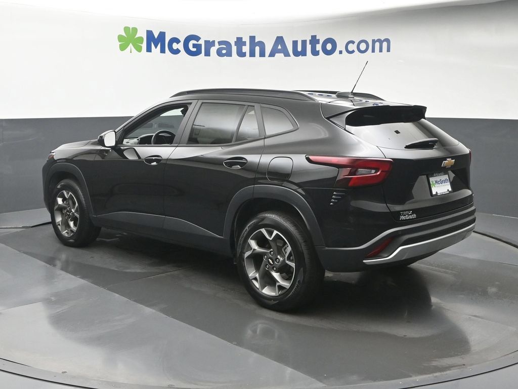 Used 2025 Chevrolet Trax LT w/ Driver Confidence Package FWD image 25