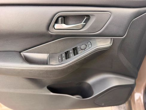 Used 2025 Nissan Rogue SV AWD/4WD image 27