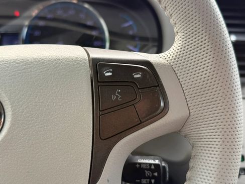 Used 2012 Toyota Sienna XLE image 31