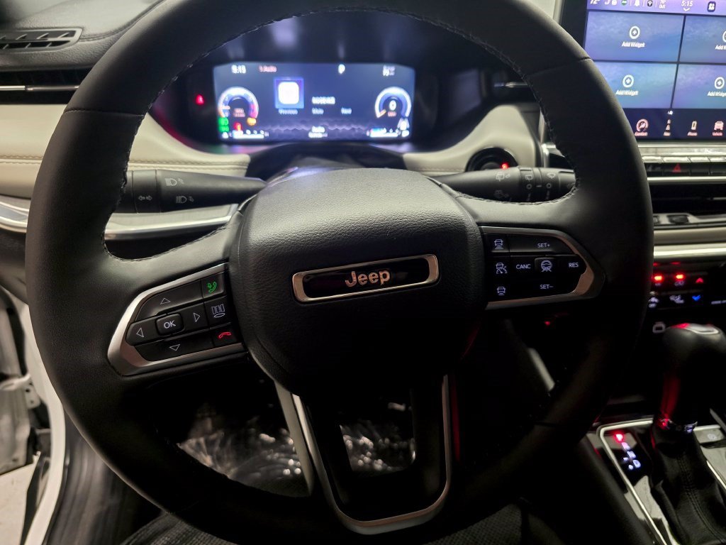 Used 2023 Jeep Compass Limited w/ Elite Group AWD/4WD image 17