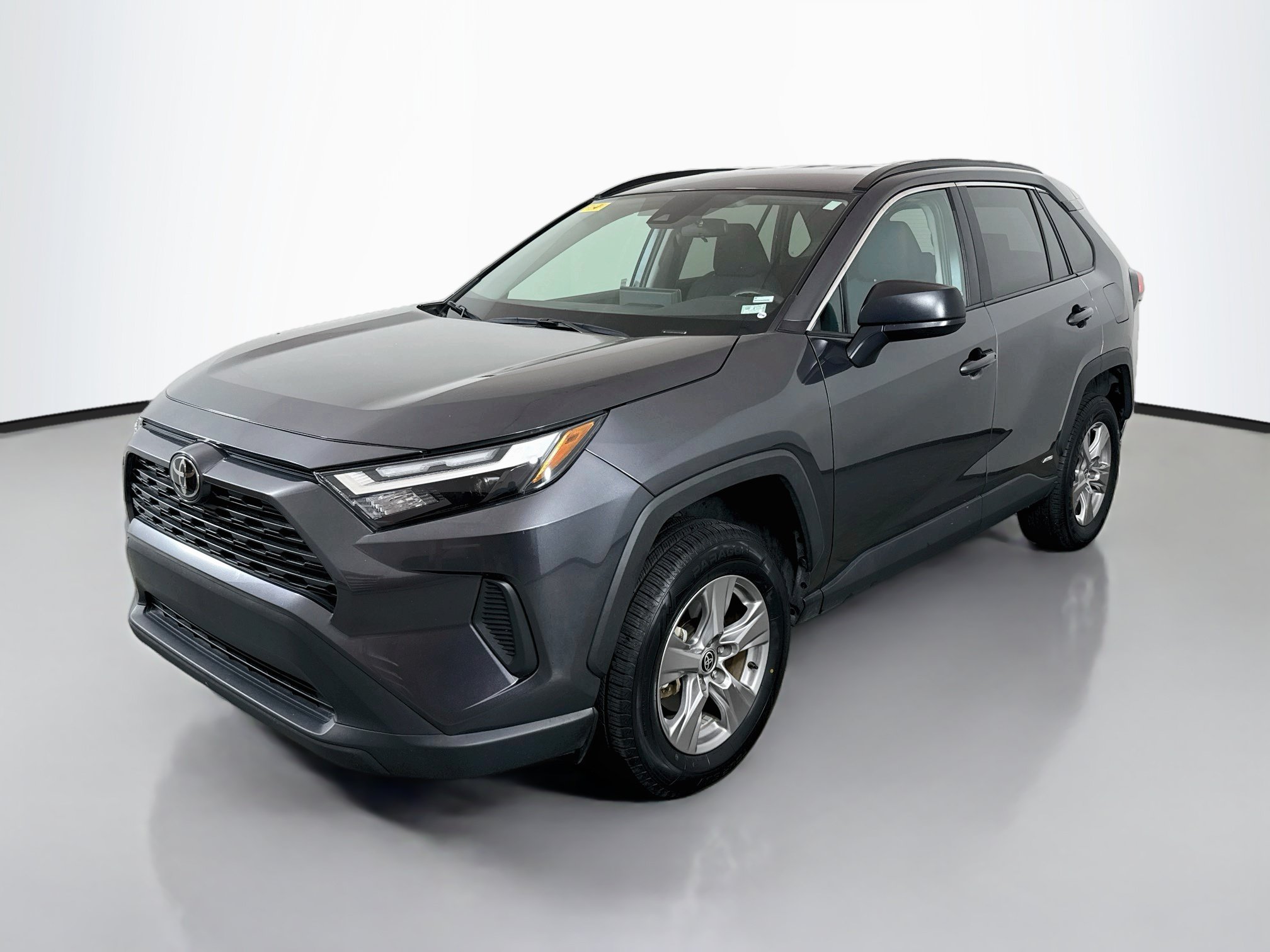 Used 2025 Toyota RAV4 LE AWD/4WD image 3