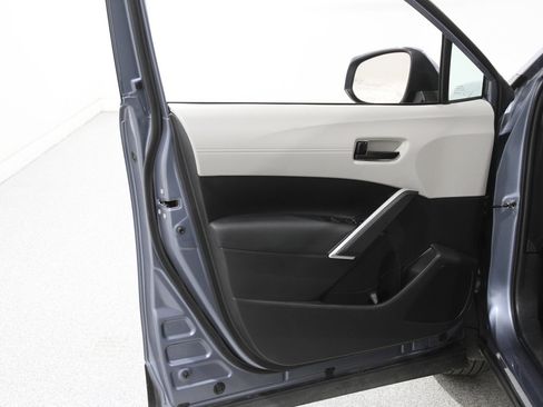 Used 2024 Toyota Corolla Cross LE image 4