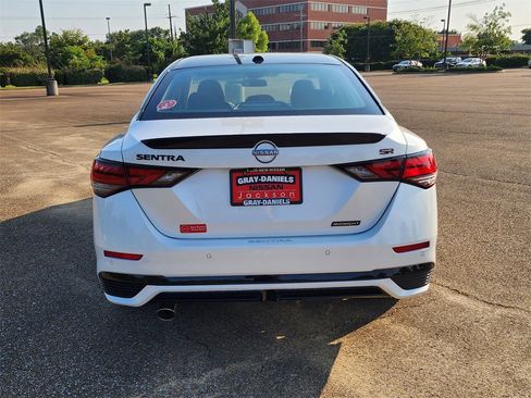 New 2025 Nissan Sentra SR w/ Midnight Edition image 18
