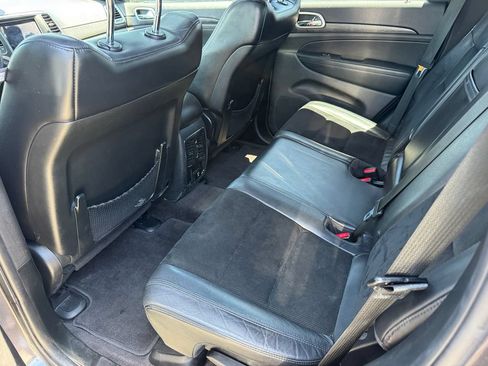 Used 2018 Jeep Grand Cherokee Altitude AWD/4WD image 5