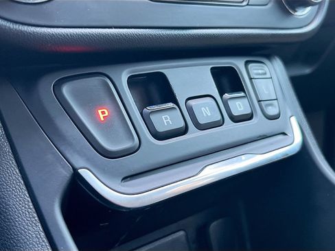Used 2018 GMC Terrain SLE w/ Driver Convenience Package FWD image 16