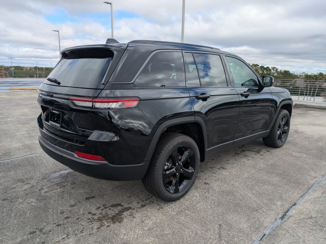 New 2026 Jeep Grand Cherokee Limited w/ Limited Altitude Package RWD image 4
