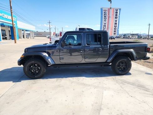 Used 2023 Jeep Gladiator Willys image 7