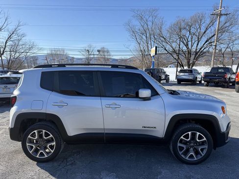 Used 2018 Jeep Renegade Latitude w/ Cold Weather Group image 2