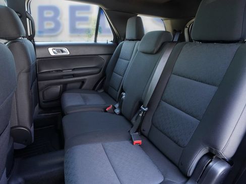 Used 2014 Ford Explorer XLT w/ Equipment Group 201A AWD/4WD image 17