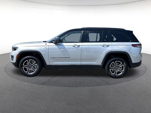Certified 2022 Jeep Grand Cherokee Trailhawk w/ Advanced Protech Group II AWD/4WD image 2