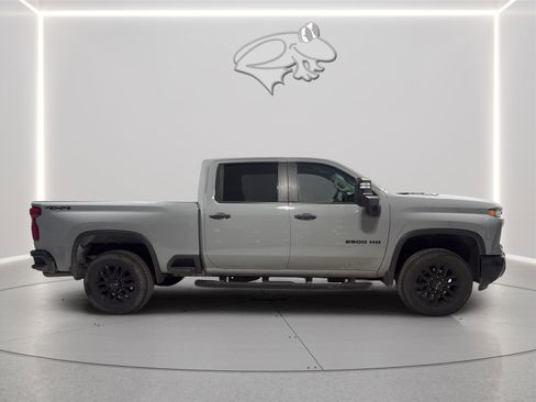 Used 2025 Chevrolet Silverado 2500 Custom w/ Custom Convenience Package AWD/4WD image 8