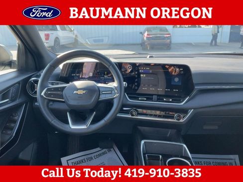 Used 2025 Chevrolet Equinox LT FWD image 3