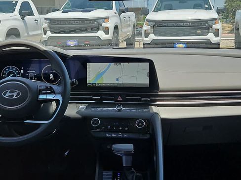 Used 2024 Hyundai Elantra SEL FWD image 14