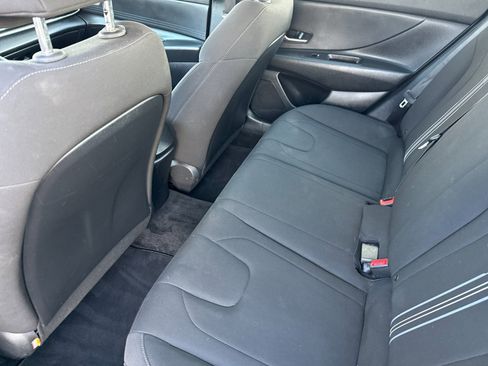 Used 2022 Hyundai Elantra Blue image 12