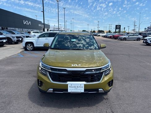 Used 2024 Kia Seltos SX w/ SX Sunroof Package AWD/4WD image 2