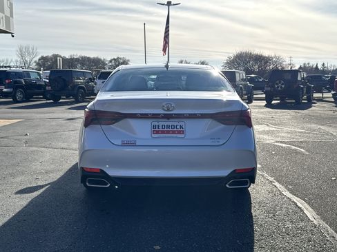 Used 2021 Toyota Avalon XLE image 6