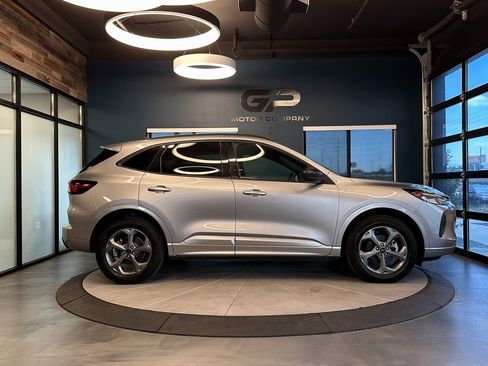 Used 2023 Ford Escape ST-Line image 2