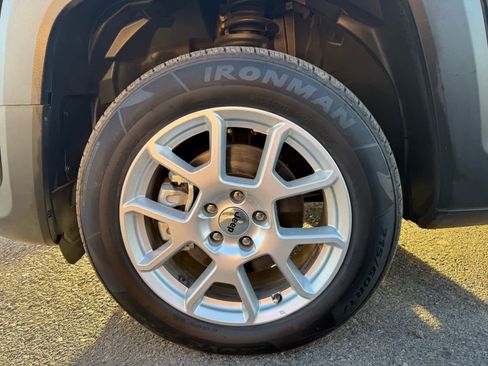 Used 2023 Jeep Renegade Latitude image 6