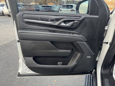 Used 2021 GMC Yukon Denali w/ Denali Premium Package image 17