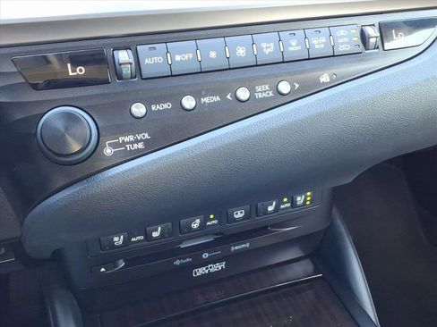 Used 2019 Lexus ES 300h w/ Luxury Package image 27