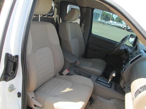 Used 2017 Nissan Frontier SV image 16