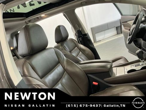 Used 2017 Nissan Murano Platinum w/ Platinum Technology Package FWD image 14