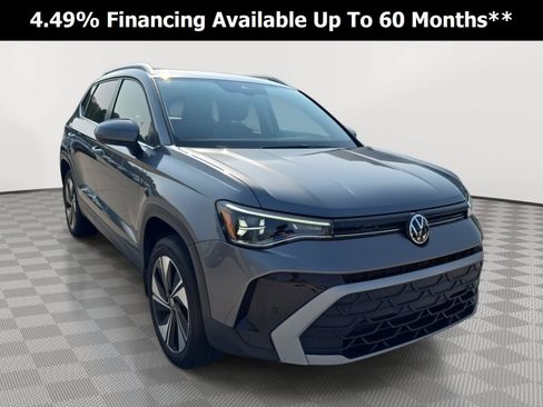 Used 2025 Volkswagen Taos SE w/ Panoramic Sunroof Package AWD/4WD image 1