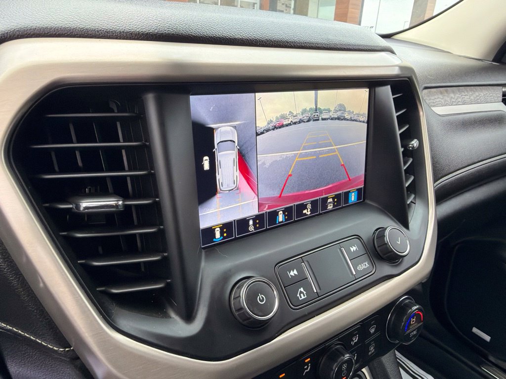 Used 2021 GMC Acadia Denali w/ Denali Ultimate Package AWD/4WD image 16