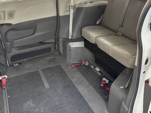 Used 2013 Toyota Sienna XLE w/ Premium Pkg FWD image 17